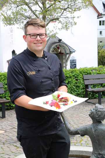 Spargelstrudel mit Rhabarber & Erdbeeren Rezepte Rezept Frühling