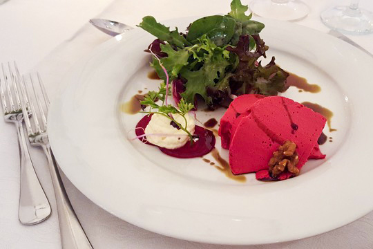 Rezept | Panna cotta von roter Bete mit Meerrettichcreme Rezepte Rezept