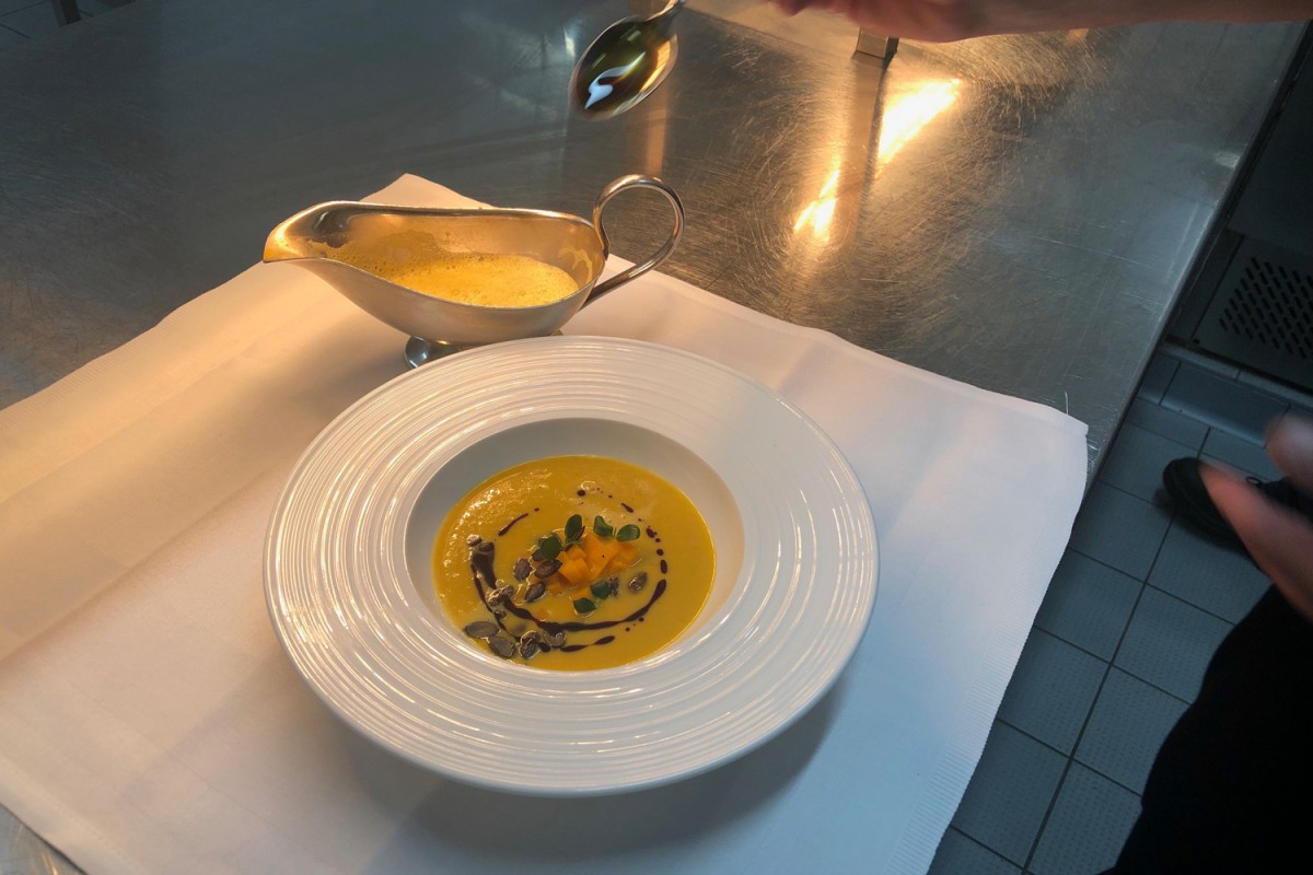 Cremesuppe vom Hokkaido mit Ingwer und steirischen Kernöl Strandhotel Georgshöhe Rezept Kürbis Cremesuppe