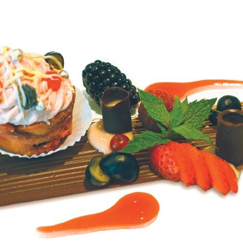 Beeren-Cupcake: eins von vielen köstlichen Deserts bei den Wellness-Hotels & Resorts