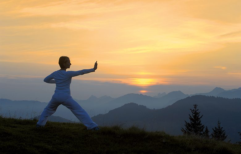 Yoga vor Bergkulisse
